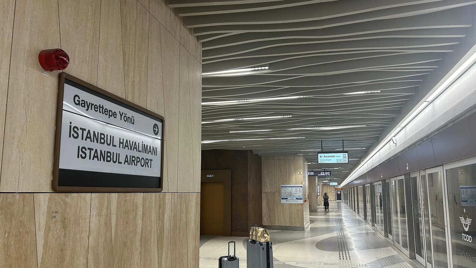 Büyükçekmece'de Havalimanı Personeli Taşıyan Servis Otobüsü Devrildi: 18 Yaralı
