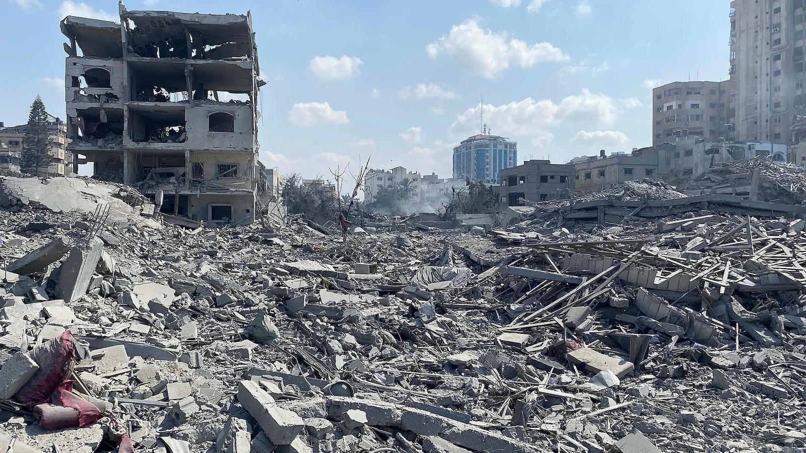 Gazze'de İsrail Saldırılarında Can Kaybı 73 Bin 456'ya Yükseldi