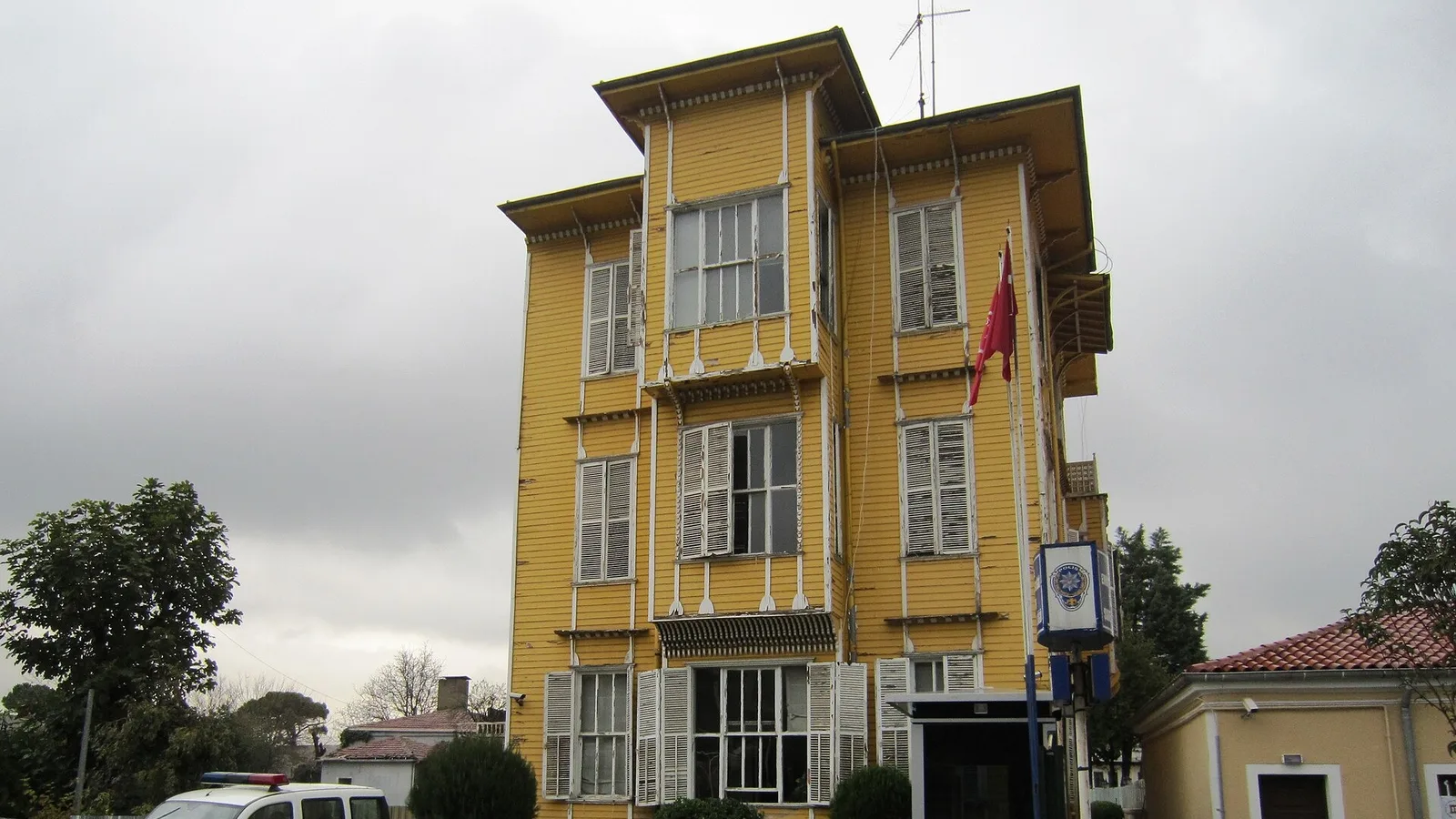 İstanbul'da Silah Operasyonu: 120 Tabanca Ele Geçirildi, 3 Gözaltı