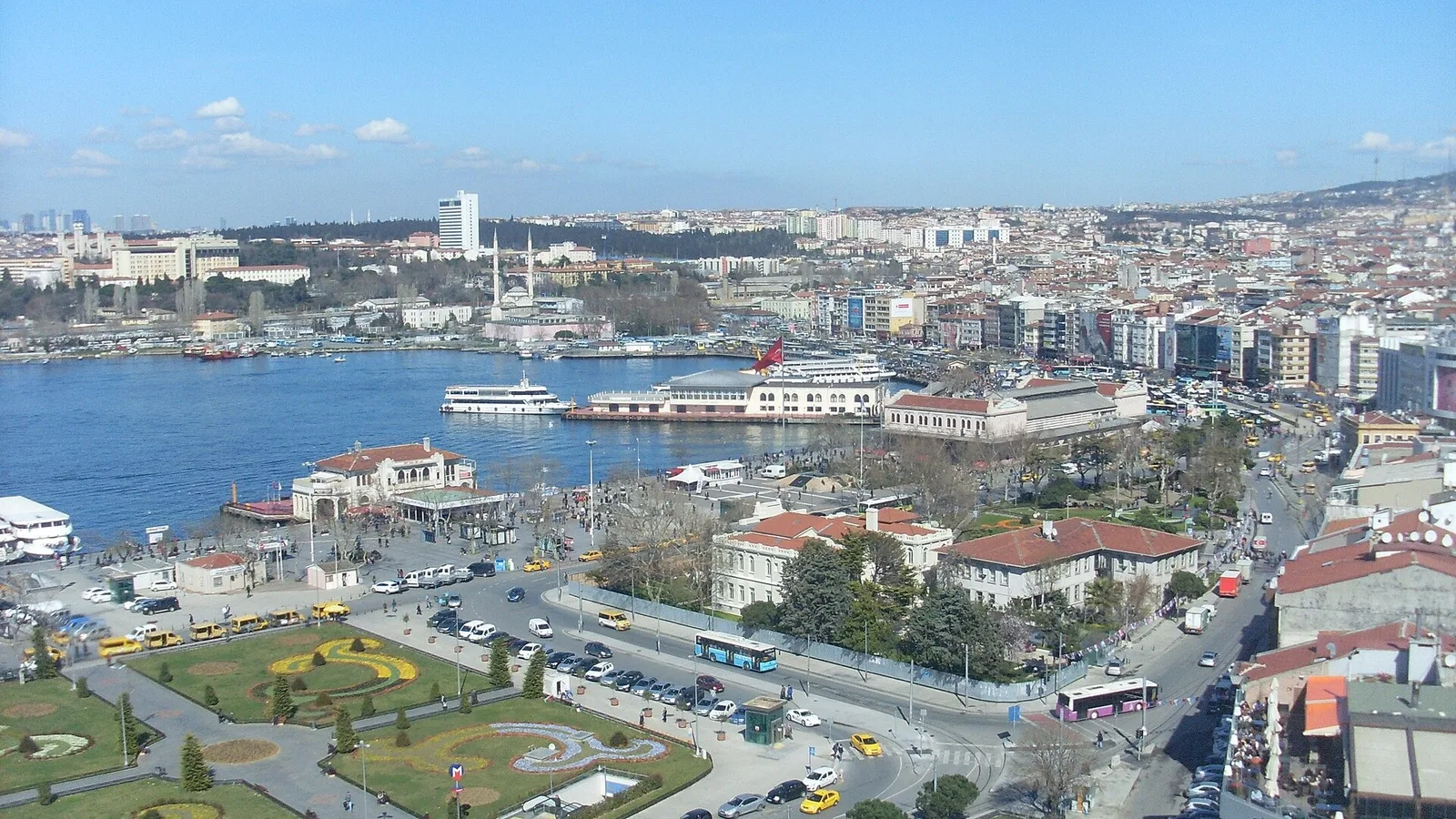 8 Yıldır Aranan Firari Hükümlü, Kadın Kılığında Kadıköy'de Yakalandı