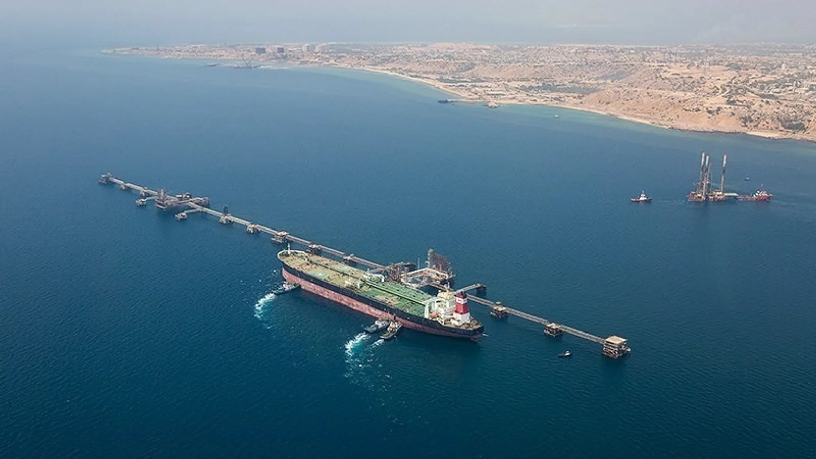 Hark Adası Açıklarında Patlama Sesleri Duyuldu, ABD'nin Tankere Saldırdığı Öne Sürüldü