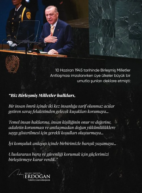 Cumhurbaşkanı Erdoğan'ın BM Genel Kurulu kürsüsündeki fotoğrafının altında, Birleşmiş Milletler Antlaşması'nın giriş metninden alıntıların yer aldığı siyah zeminli paylaşım görseli.