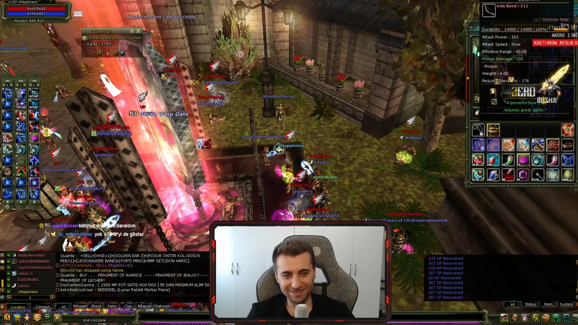 Knight Online’da Moradon’daki El Morad ışınlanma kapısı önünde xHappiness karakteri; sağ üstte Iron Bow eşya penceresi, altta VolkanHappiness’in kamera görüntüsü.