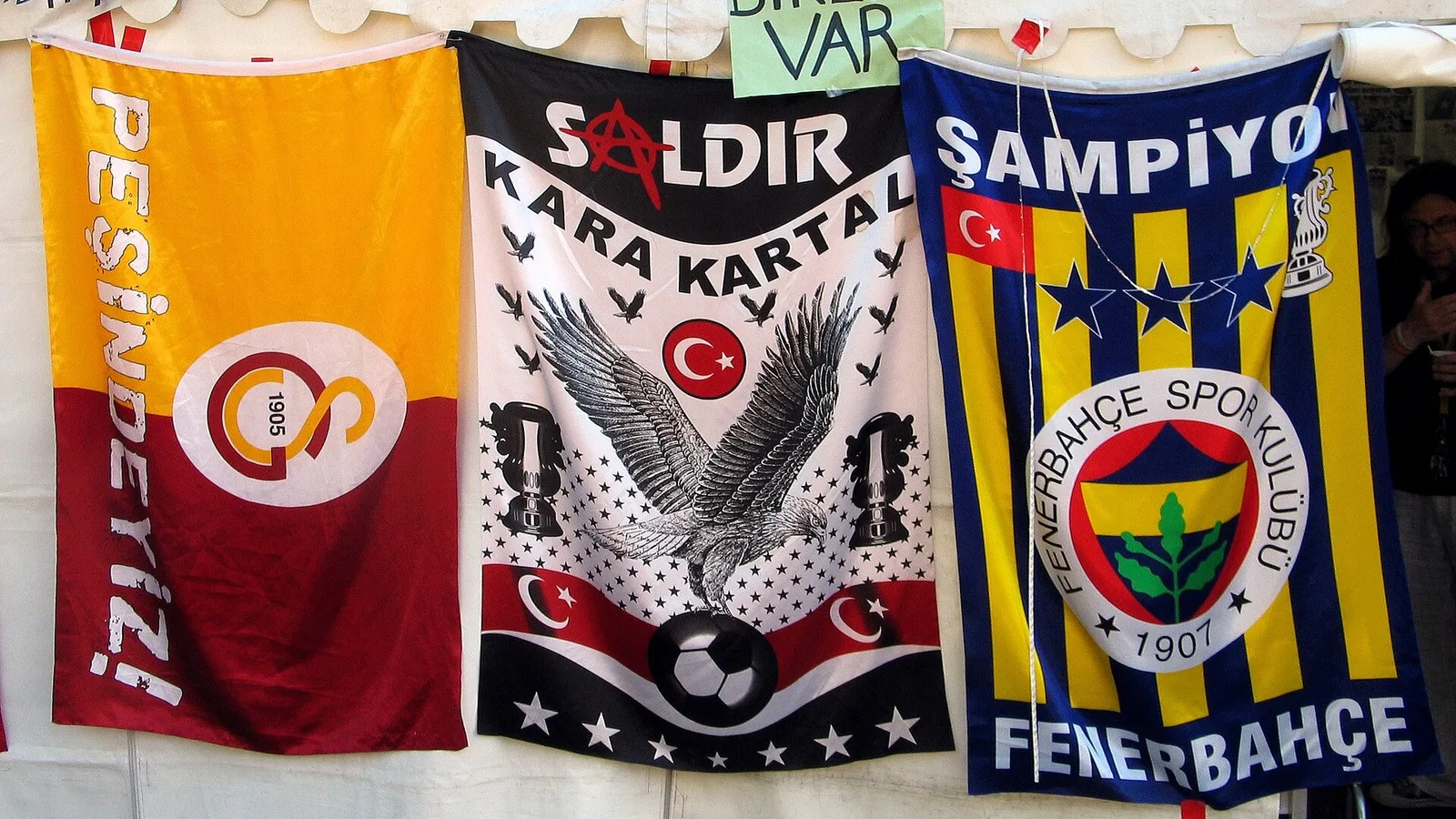 Fenerbahçe-Beşiktaş Derbisinde Skriniar ve Vlahović Arasında Gerginlik