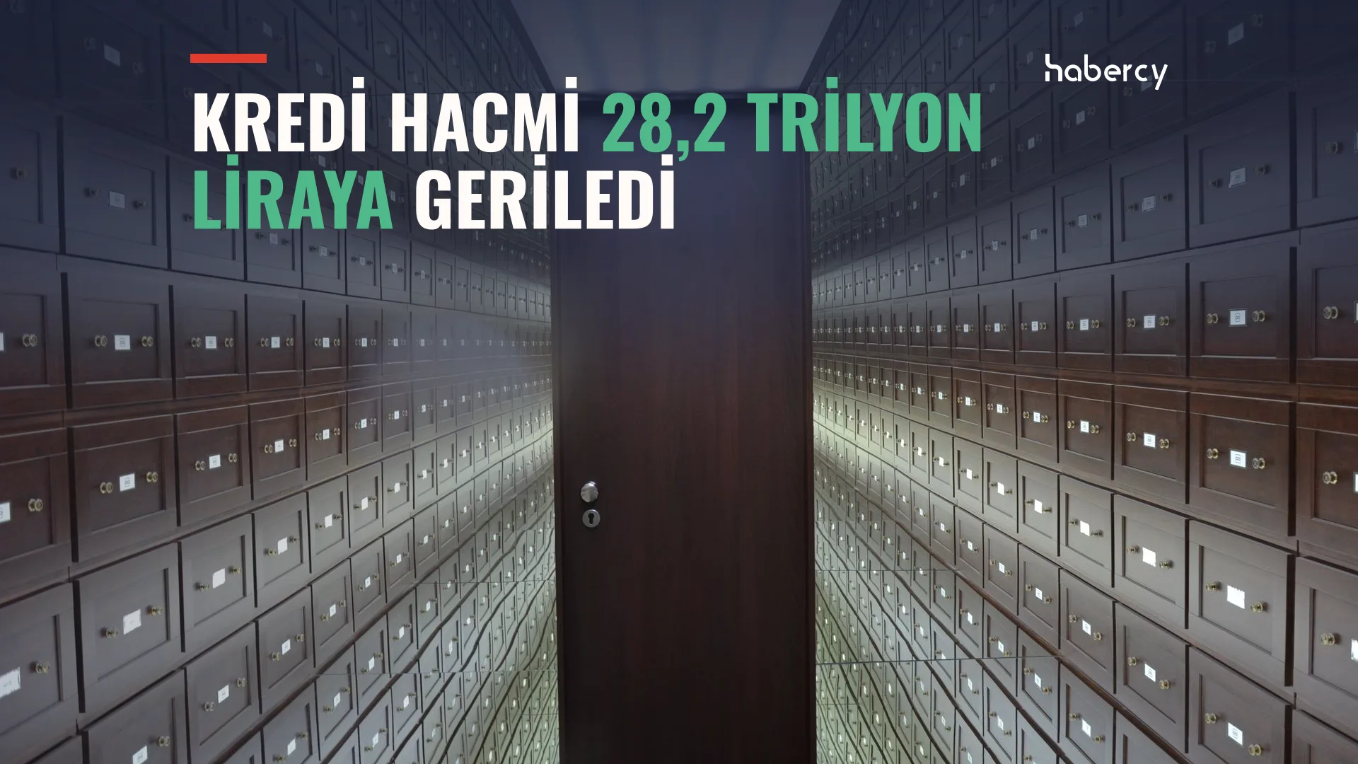 Açık kasa çekmeceli iç görünüş, ışık huzmeleri içinde.