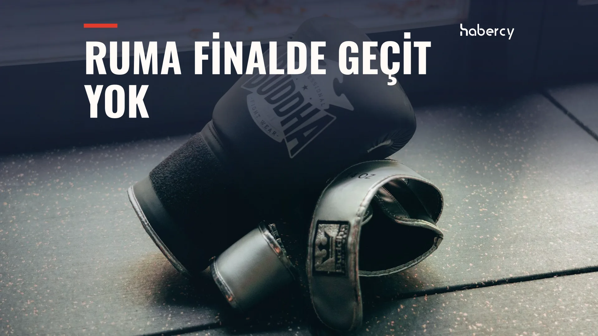 Everly ve Rival marka boks eldivenleri çimento zemine konmış.