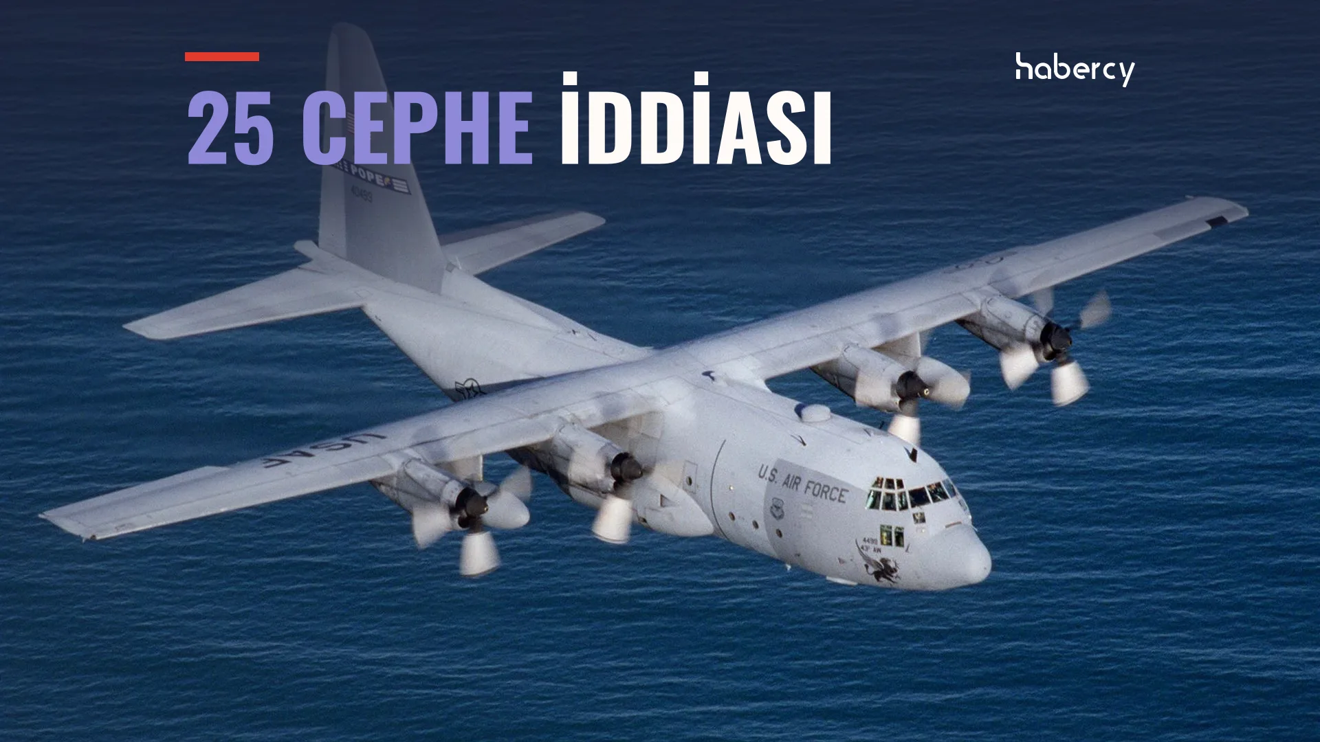ABD Hava Kuvvetleri’ne ait bir C-130 Hercules nakliye uçağı üzerinde “25 cephe iddiası” yazısı.