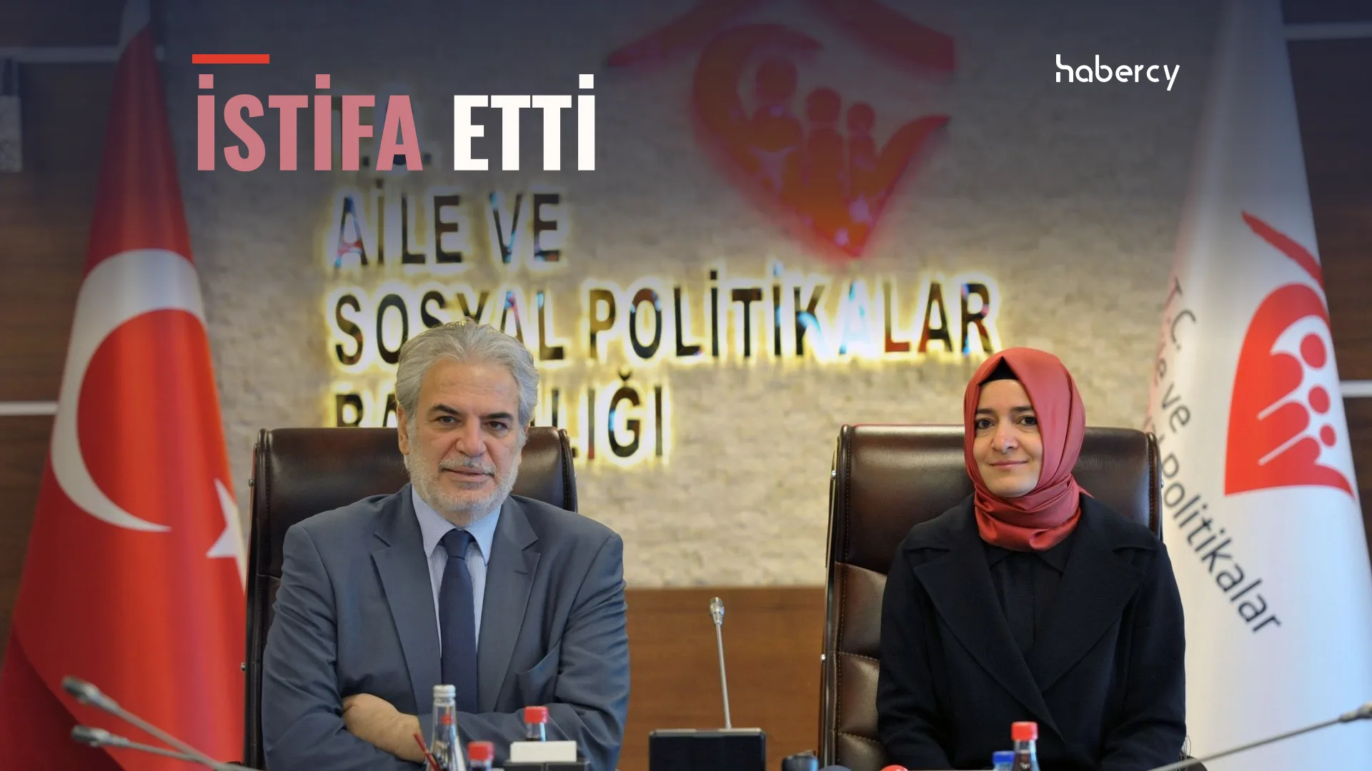 Fatma Betül Sayan Kaya (sağda), Aile ve Sosyal Politikalar Bakanı olduğu 2016'da AB Komiseri Christos Stylianides ile bakanlıkta; üzerinde 'İstifa etti' yazısı.