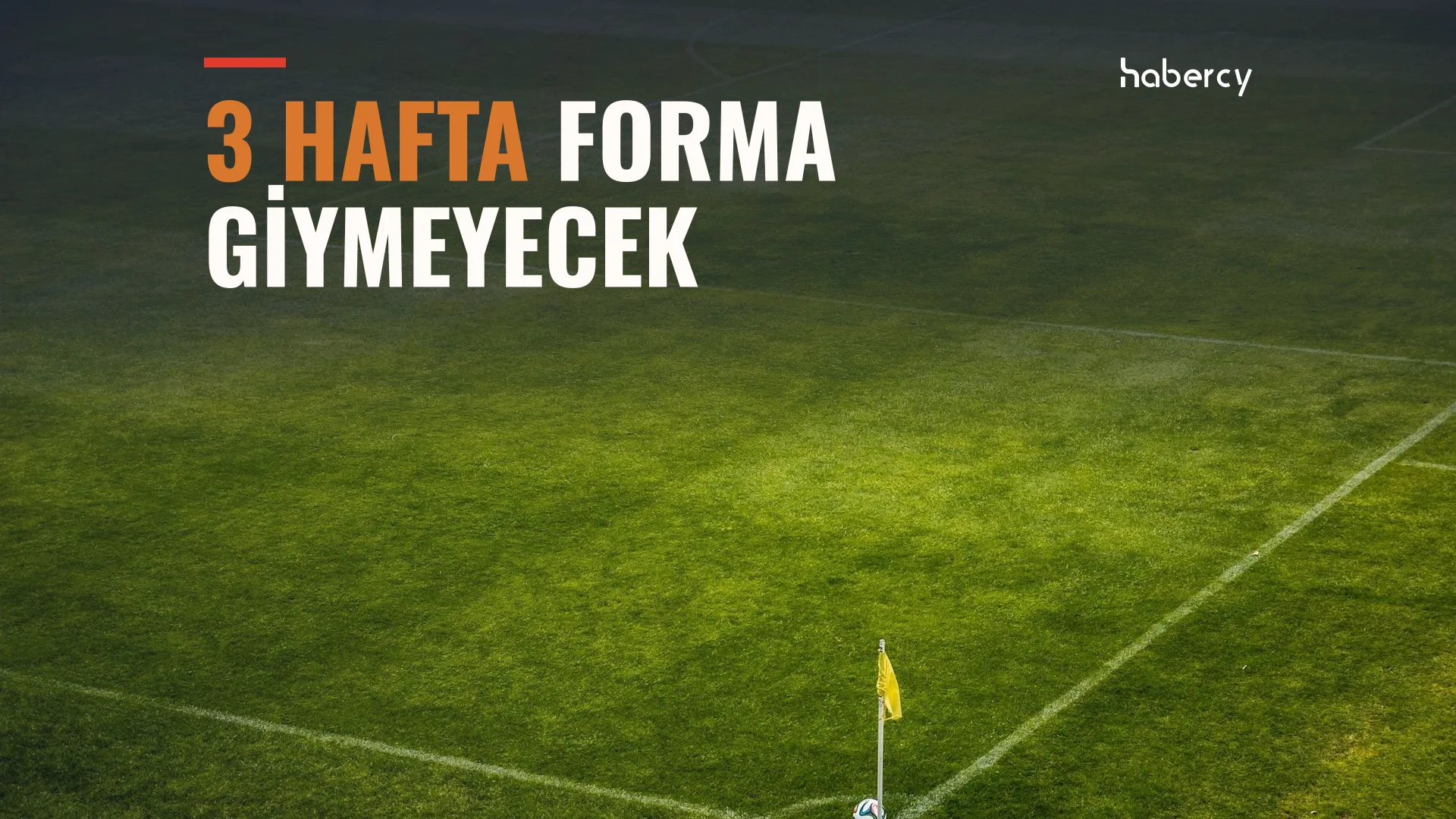Yeşil çimli futbol sahasının köşesinde sarı köşe bayrağı ve top