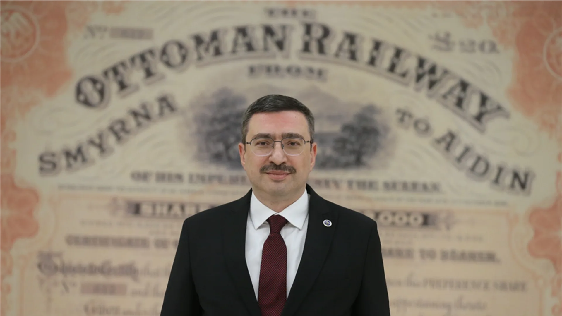 Sermaye Piyasası Kurulu tabelası, demir kapılı giriş ve arkasında beton bina