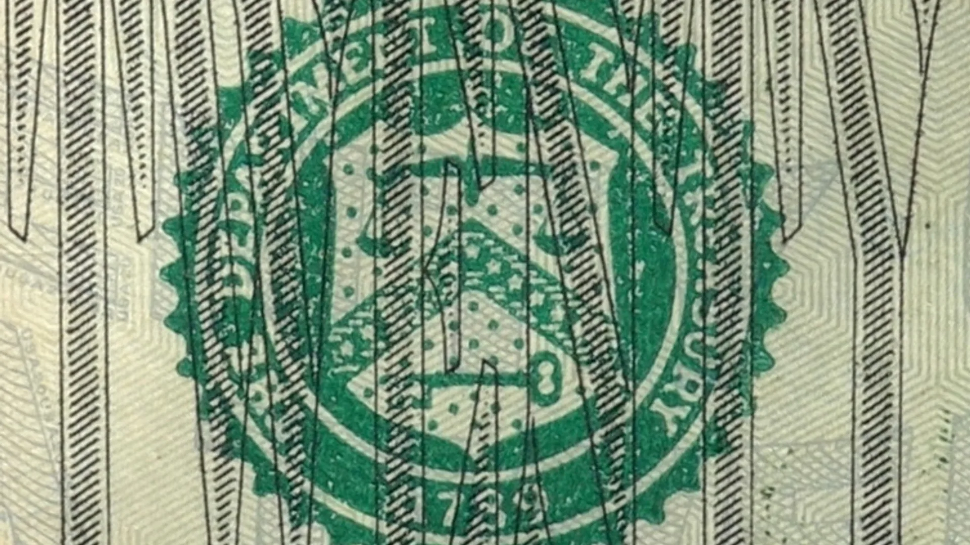 Dolar banknotu üzerinde yeşil Hazine mührü ve iri harflerle "TWENTY" yazısının yakın çekimi