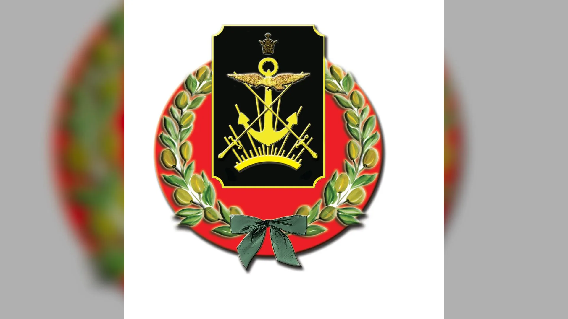 Kırmızı daire ve zeytin dalı çelenk içinde altın çapa, kılıçlar ve taç bulunan siyah arma