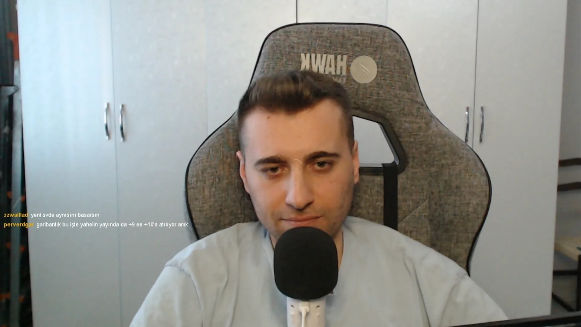 VolkanHappiness, yayı yandıktan sonra kamerada üzgün bir ifadeyle.