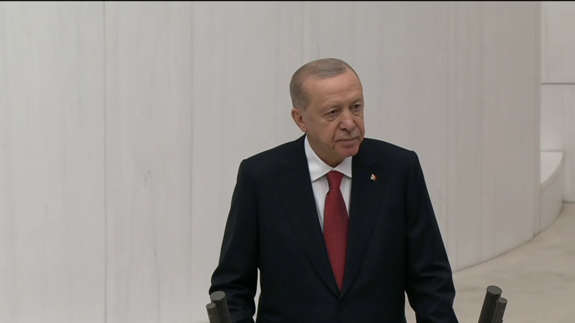 Cumhurbaşkanı Recep Tayyip Erdoğan, TBMM Genel Kurulu'nda kürsüde yasama yılı açılış konuşmasını yaparken.