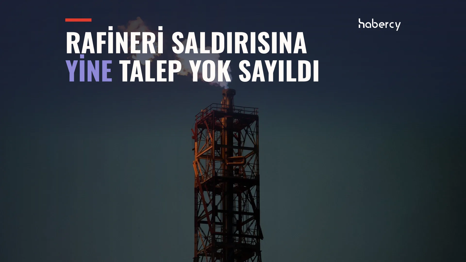 Alacakaranlıkta duman tüten metal rafineri bacası, üstte büyük harfli yazı ve logo