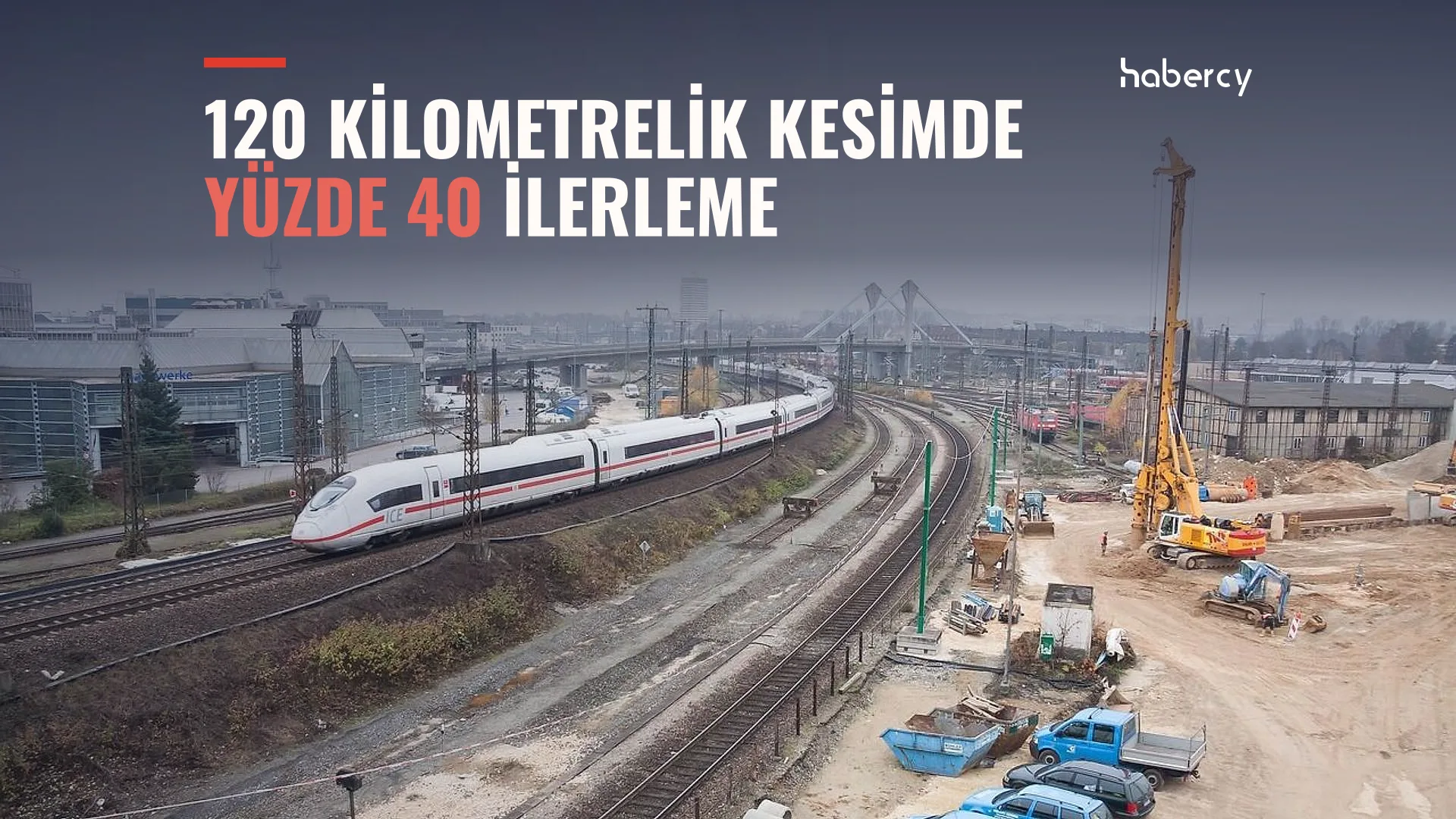 İnşaat alanının yanındaki raylarda ilerleyen beyaz hızlı tren, üstte yüzde 40 ilerleme yazısı