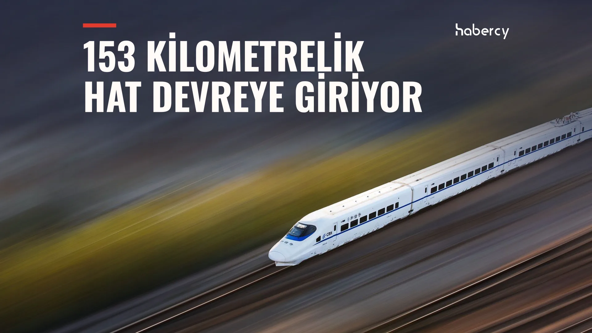 Hareket bulanıklığı içinde raylarda hızla ilerleyen beyaz bir hızlı tren