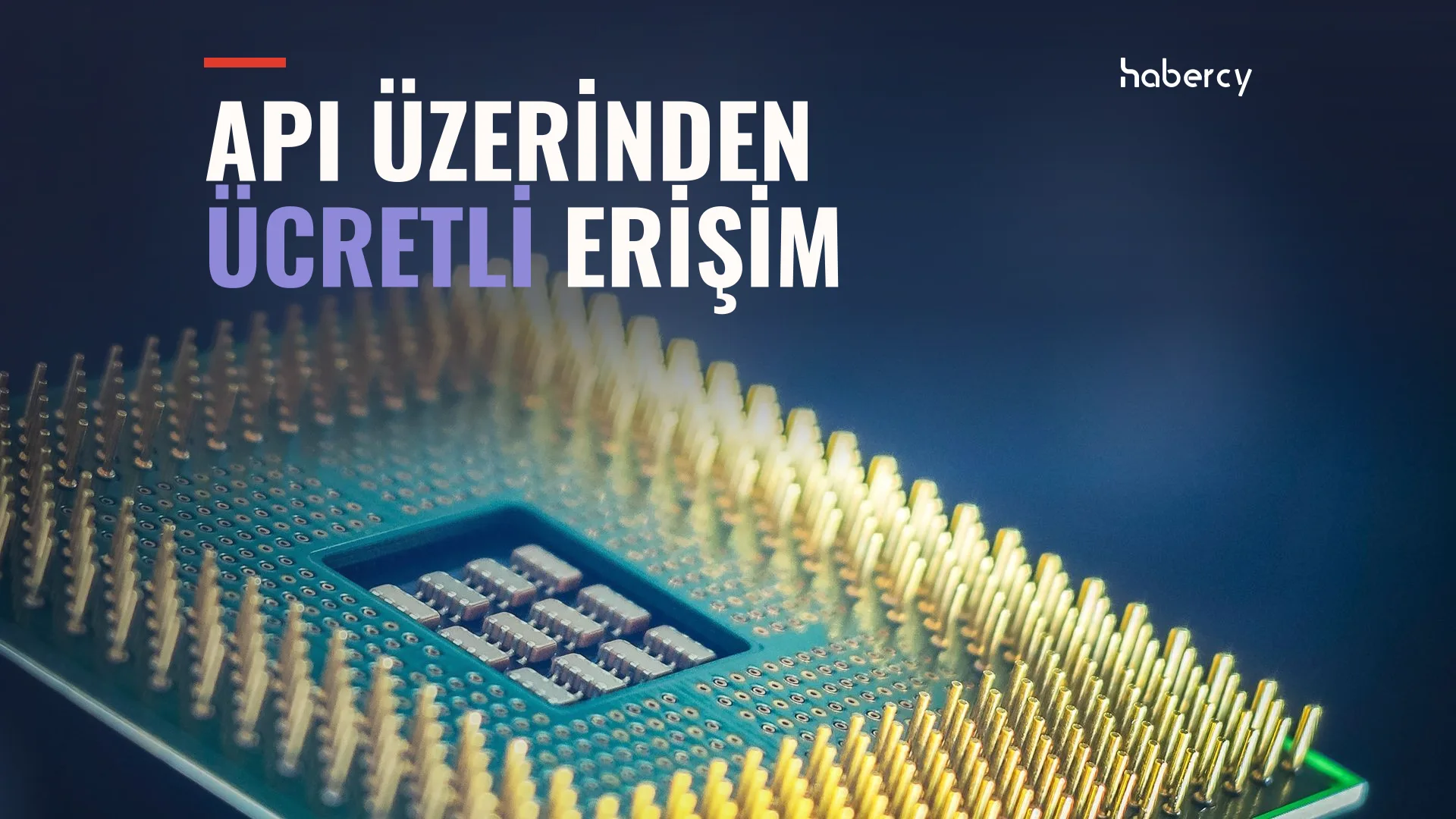 Altın pinleri görünen bir bilgisayar işlemcisinin yakın çekimi