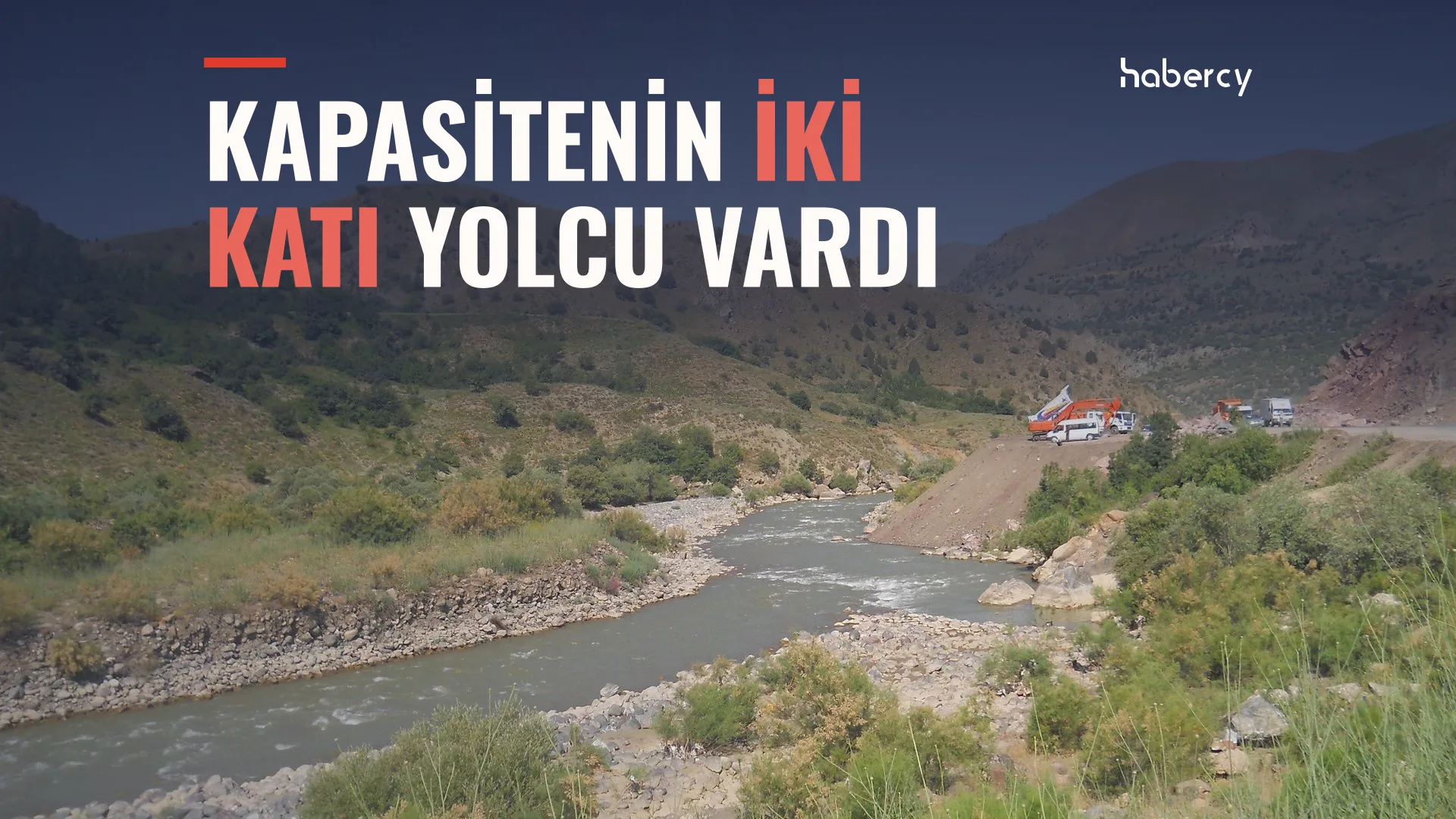 Hakkari'de Jandarmadan Kaçan Göçmen Minibüsü Dereye Devrildi: 20 Yaralı — temsilî kapak görseli